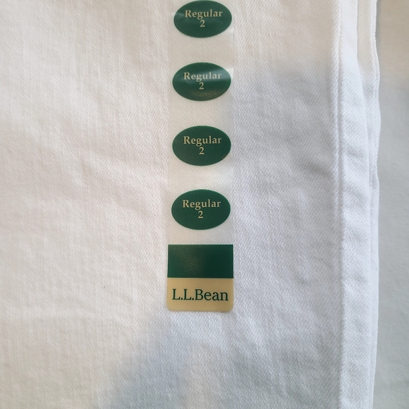 L.L. BEAN Classic Fit Skinny Jeans. White. Reg 2. - Picture 5 of 12